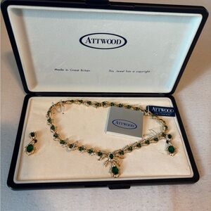 Green and Gold Jewelry Set